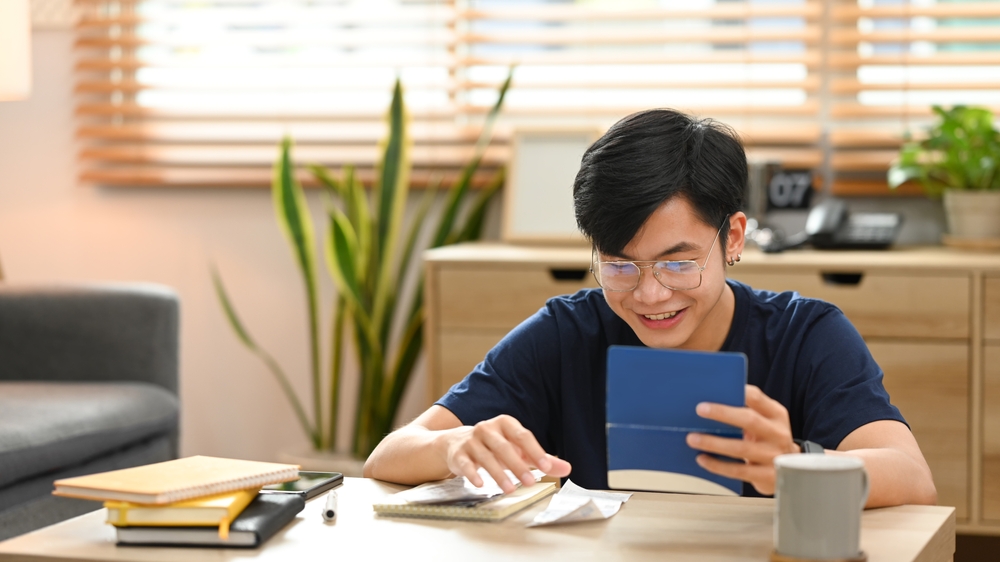 เด็กจบใหม่วางแผนการเงินให้รอบคอบก่อนตัดสินใจ