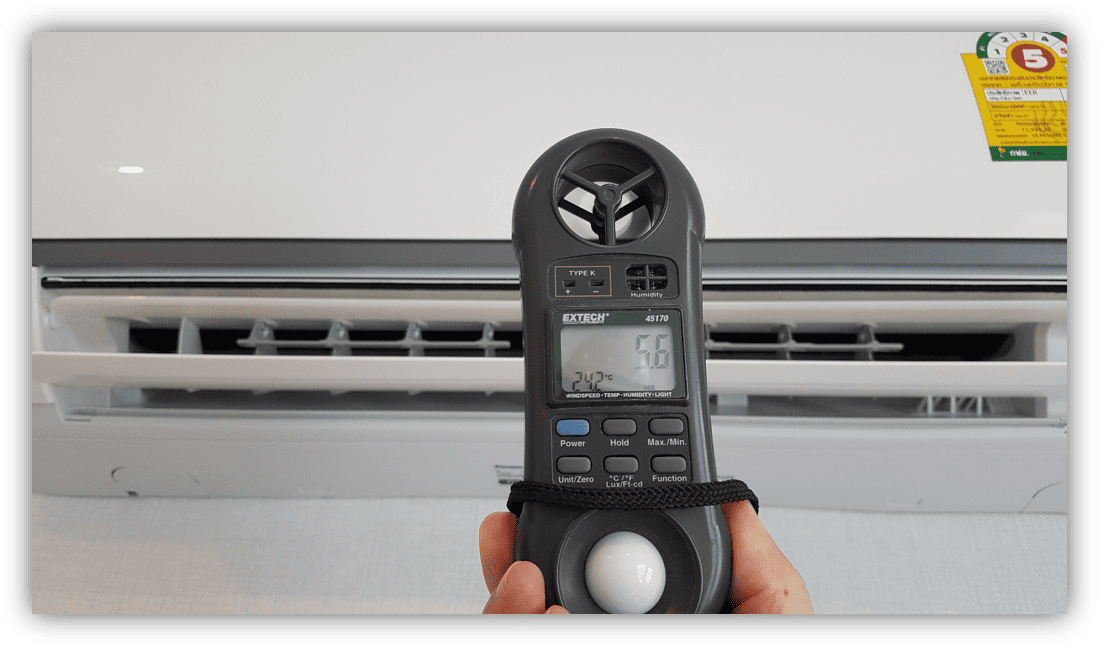 07_ap-condo-qc-standards.png เครื่องมือวัดอุณหภูมิและความเร็วลมแบบดิจิทัล จ่อที่ช่องแอร์เพื่อทดสอบประสิทธิภาพการทำความเย็นของระบบปรับอากาศ