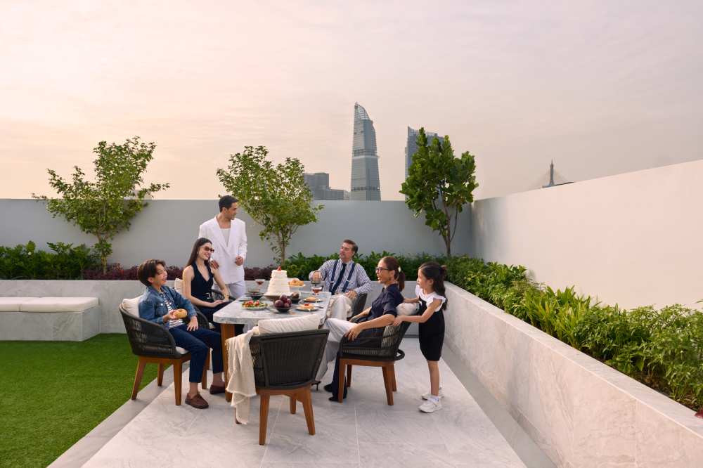 ครอบครัวทำกิจกรรมบน Rooftop Garden ส่วนตัว ในบ้านกลางกรุง สาธุประดิษฐ์ 57