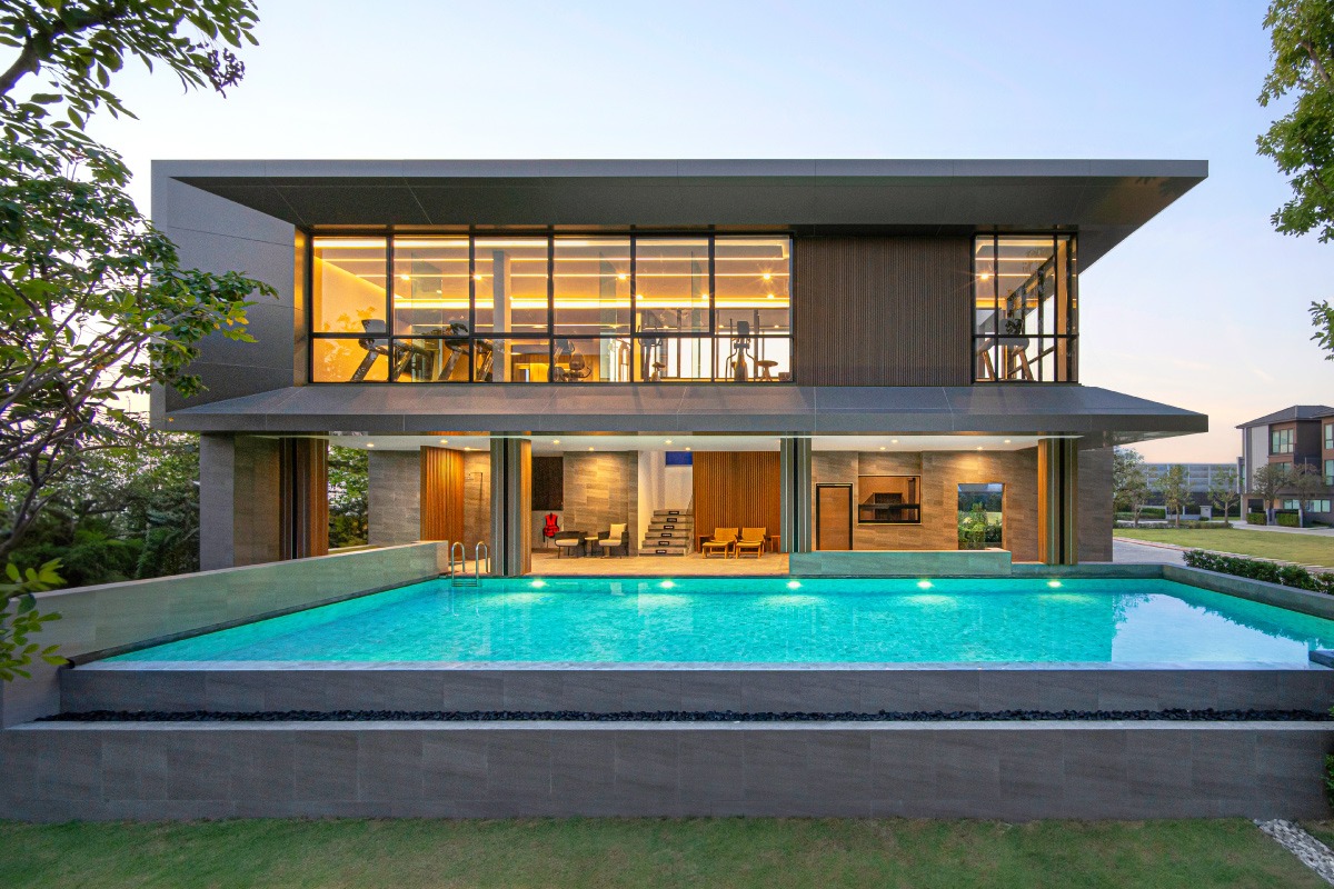 ฟิตเนสและสระว่ายน้ำระบบเกลือในโครงการบ้านกลางเมือง ดิ อิดิชั่น สุขสวัสดิ์