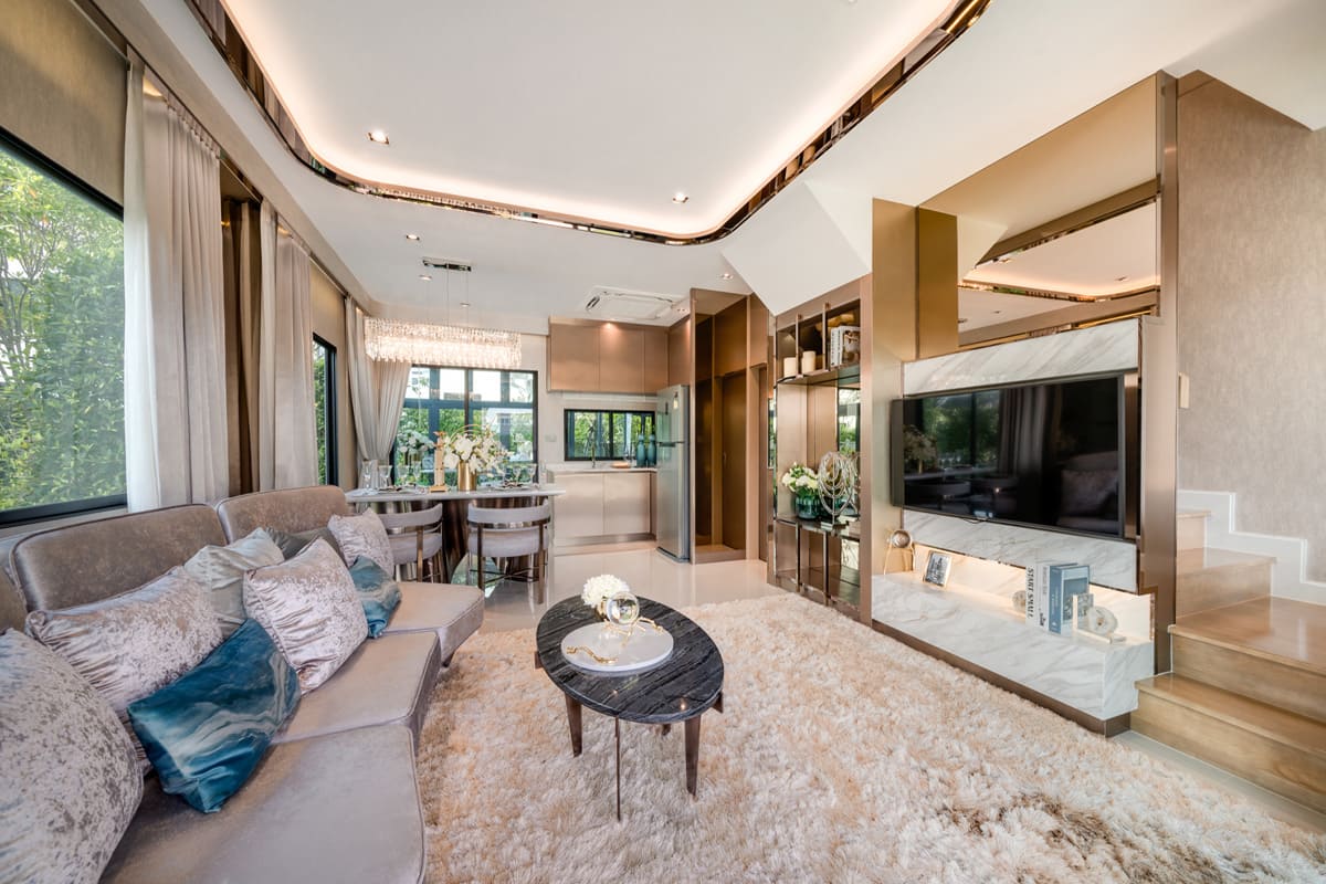 ห้องนั่งเล่นในทาวน์โฮม บ้านกลางเมือง รามอินทรา