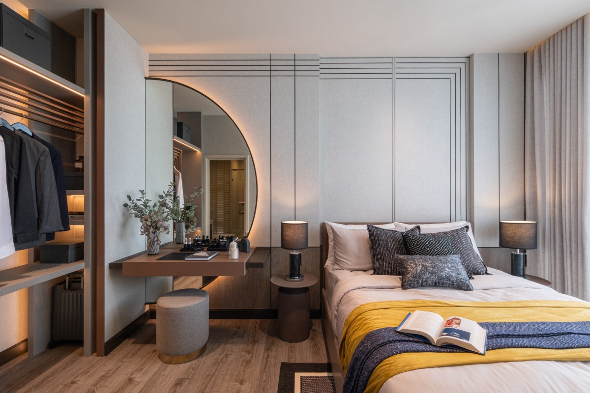 การตกแต่งบ้านสไตล์ Modern Classic ด้วยกระจกครึ่งวงกลม