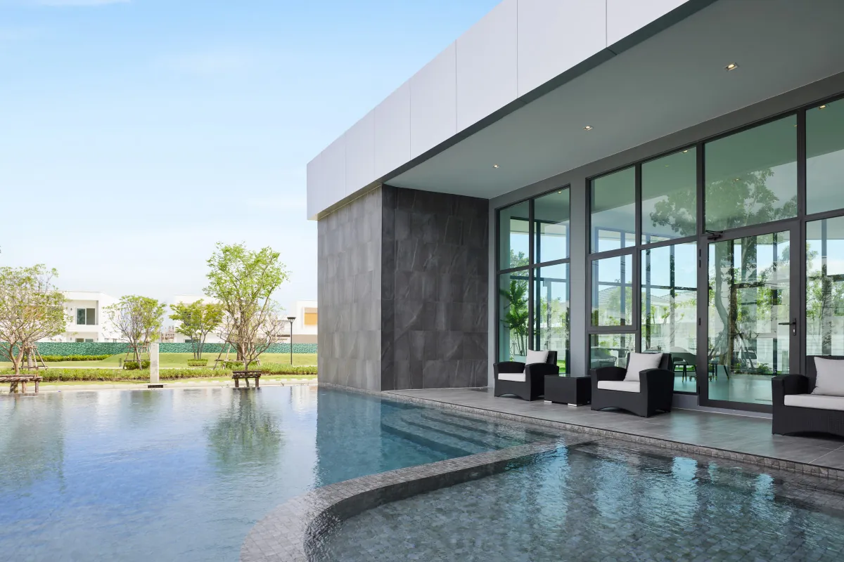 บรรยากาศส่วนกลางโครงการ MODEN บางนา - ศรีนครินทร์