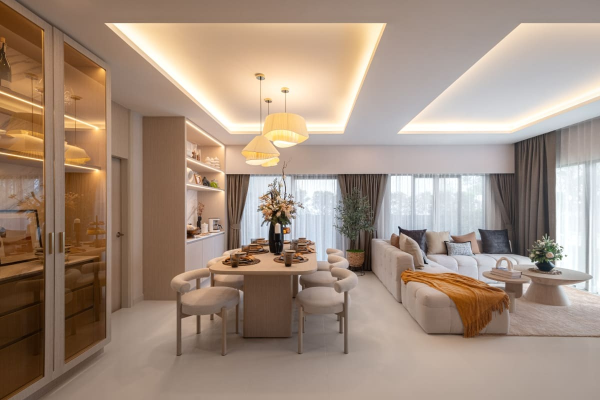 ภาพ: การตกแต่งบ้านสไตล์ Modern Luxury ด้วยเพดานซ่อนไฟ