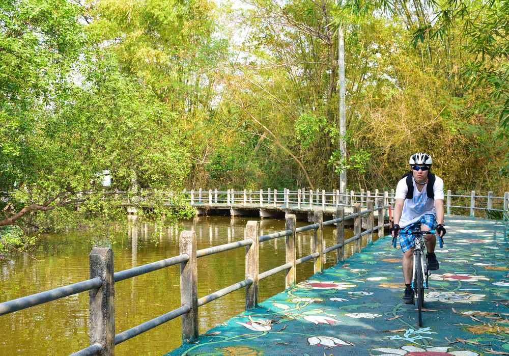 การปั่นจักรยานที่บางกะเจ้า