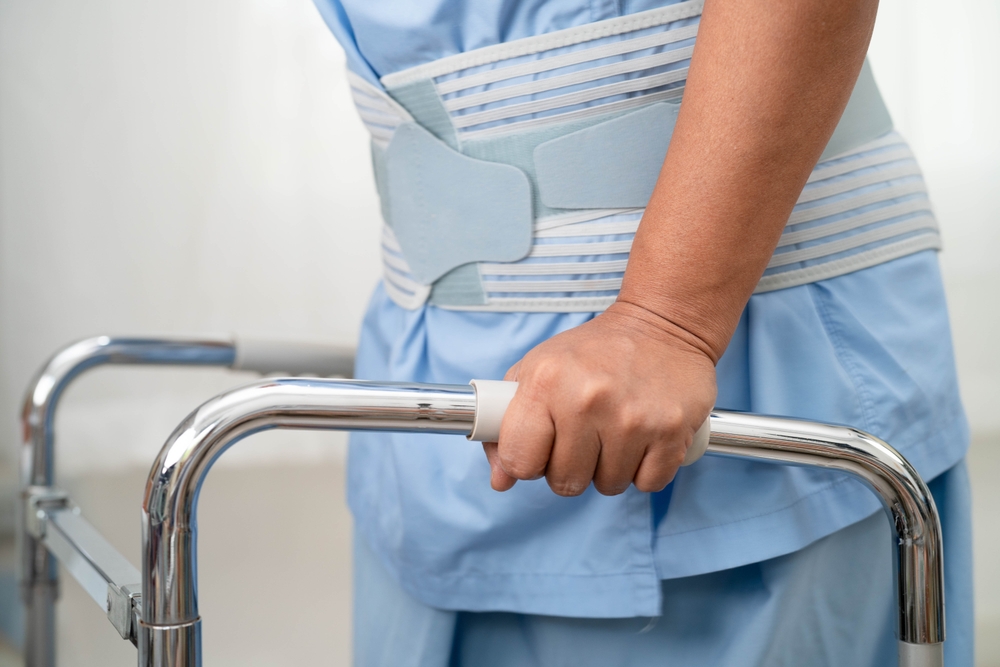 ผู้สูงวัยใช้ชีวิตสะดวกสบายด้วยนวัตกรรมด้านความปลอดภัย