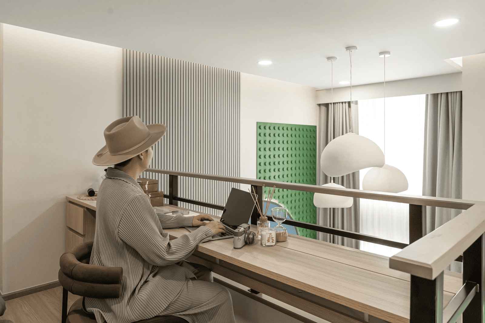 ใช้ชีวิตได้อย่างอิสระในคอนโดห้อง Vertiplex / Loft
