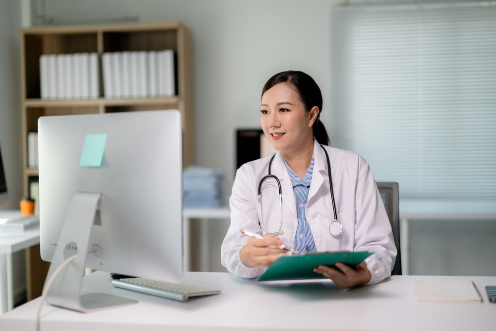 06_information-of-ekkachai-road.jpg หมอทำงานในโรงพยาบาล