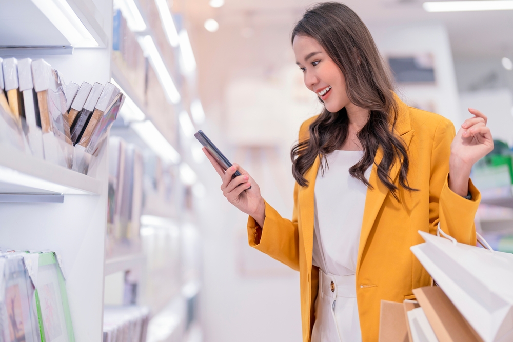 05_information-of-kanchanaphisek-road.jpg ผู้หญิงชอปปิงในห้างสรรพสินค้า