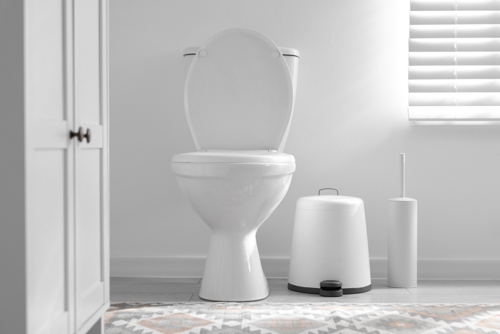 เปิดประตูไปตรงกับประตูห้องน้ำ