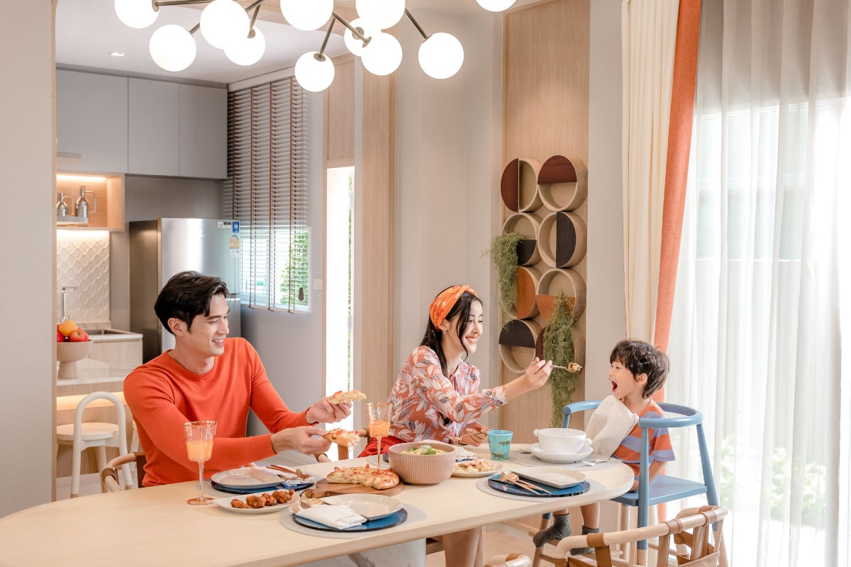 ครอบครัวขยายในบ้านแฝด พลีโน่ทาวน์ สุขุมวิท - เทพารักษ์