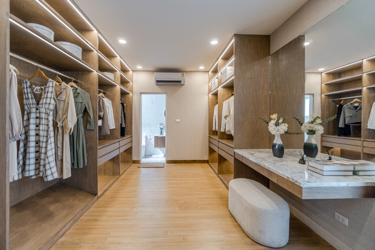 Walk-In Closet ในห้องนอนหลักของบ้านเดี่ยว MODEN กาญจนาฯ - บางใหญ่