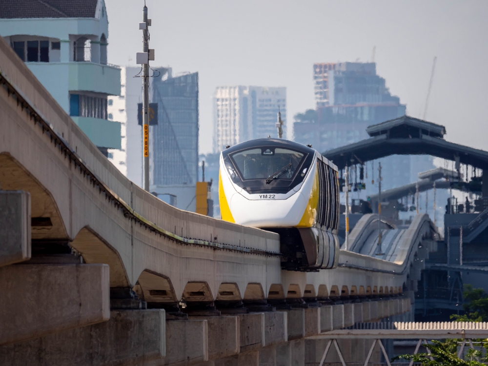 02_information-of-phatthanakan-road.jpg รถไฟฟ้าสายสีเหลือง