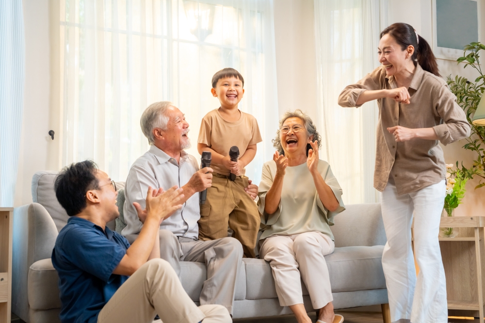 ผู้สูงวัยใช้ชีวิตสะดวกสบายด้วยนวัตกรรมสำหรับชีวิตประจำวัน