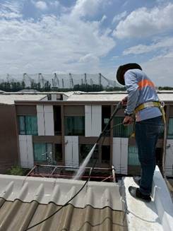 โครงสร้างพื้นหลังคาคอนกรีตและปีกนกที่มีการทำระบบกันซึมและอุดรอยต่อเพื่อป้องกันน้ำรั่ว