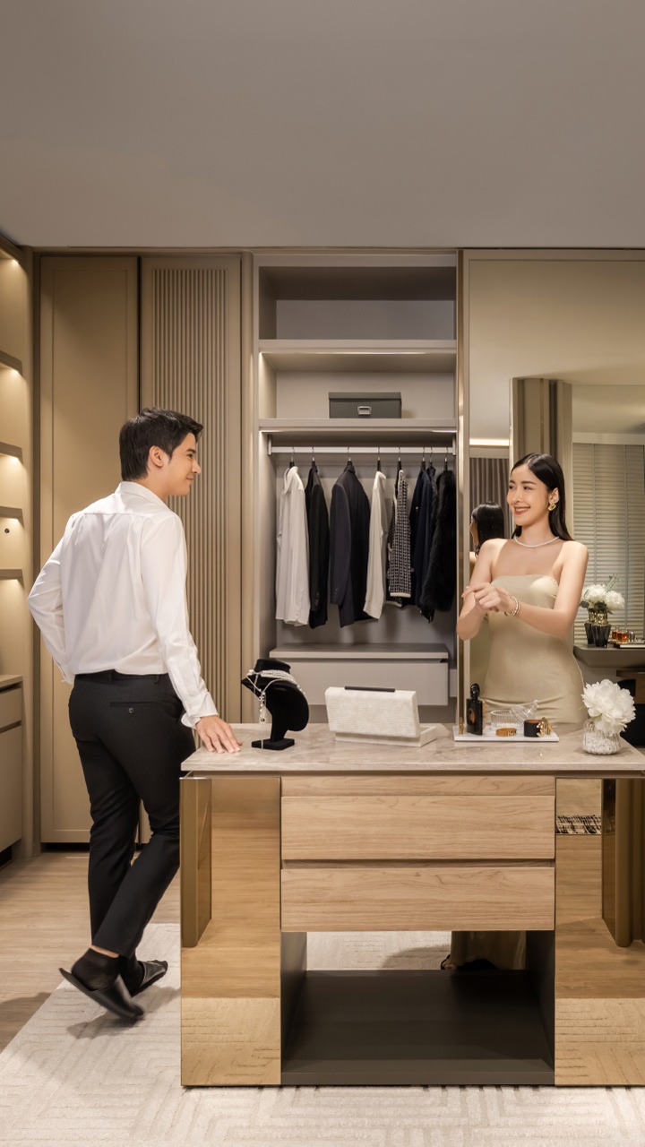 Walk-in Closet