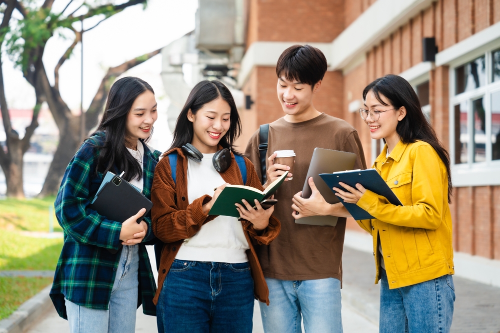 กลุ่มนักเรียนในโรงเรียนนานาชาติ