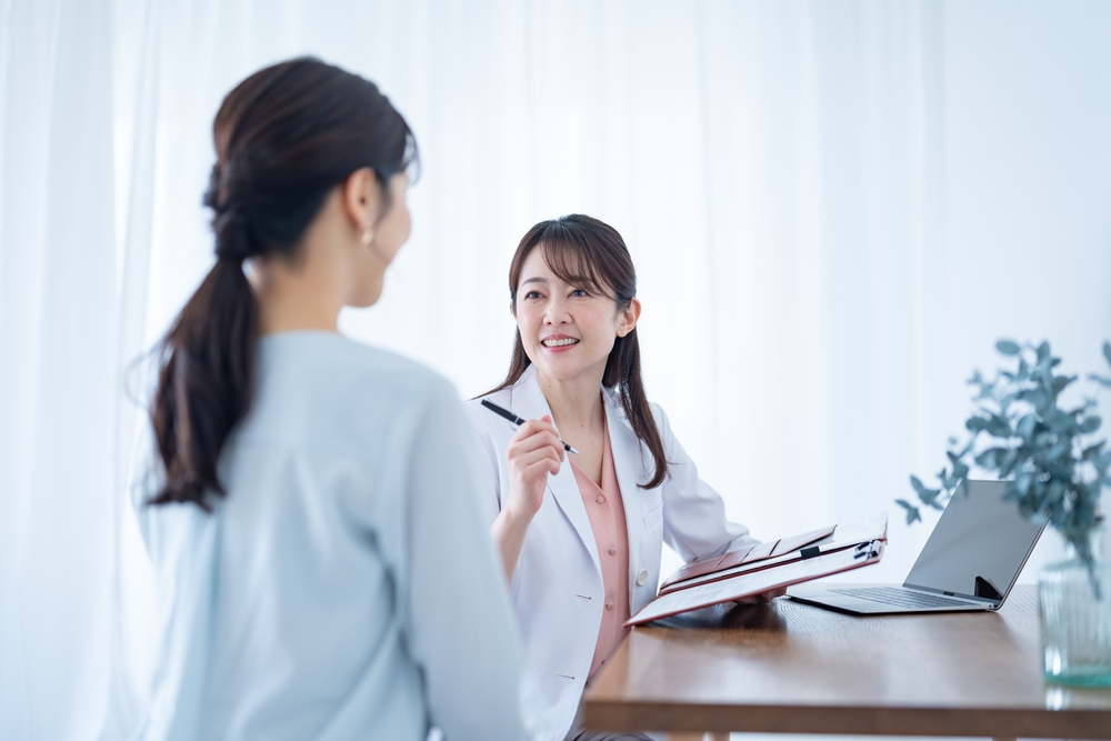 หมอให้การรักษาคนไข้