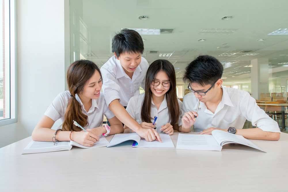 ใช้ชีวิตสะดวกสบายในคอนโดโรงเรียน - มหาวิทยาลัย