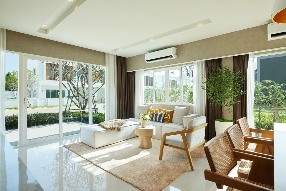 ห้องนั่งเล่นสีเอิร์ธโทนสไตล์ญี่ปุ่นมินิมอล