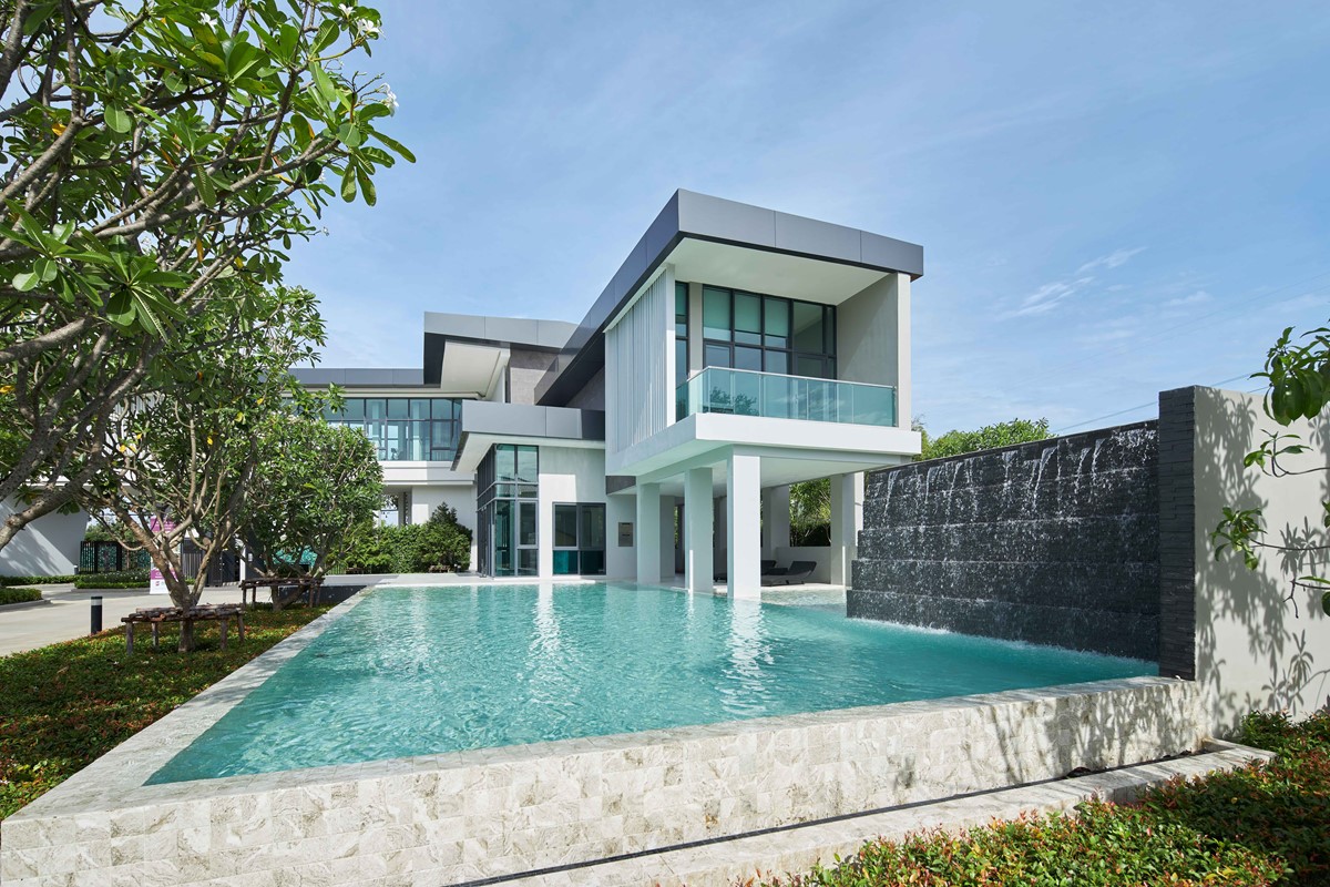 สระว่ายน้ำ โครงการบ้านเดี่ยว CENTRO ติวานนท์-ศรีสมาน